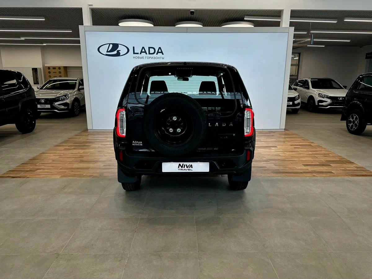 Lada Niva Travel