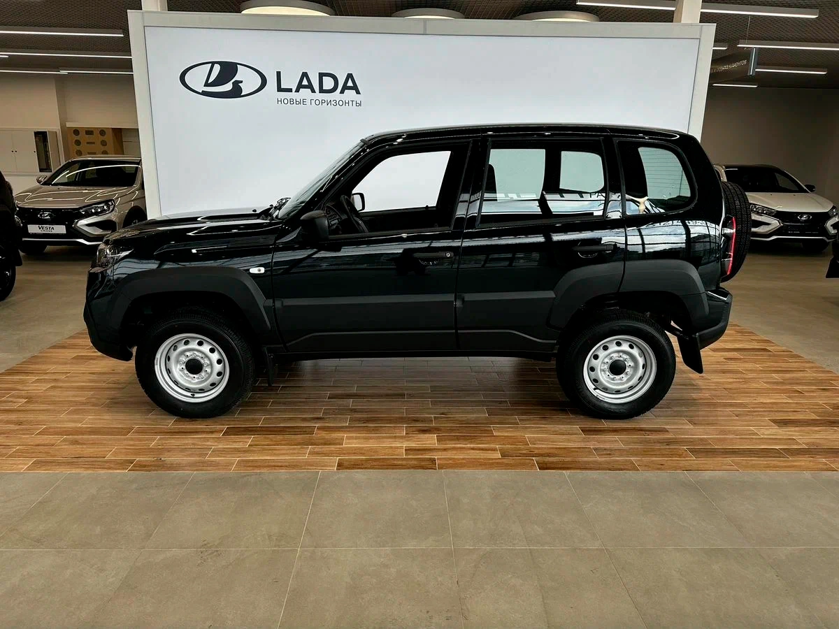 Lada Niva Travel